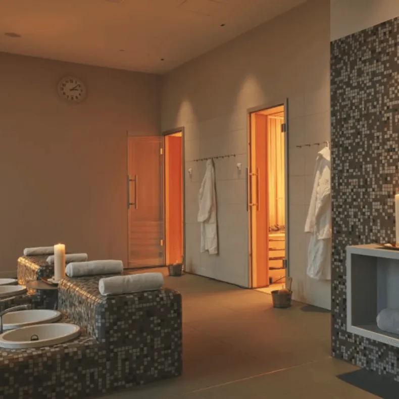 Institute SK - im Hyperion Hotel