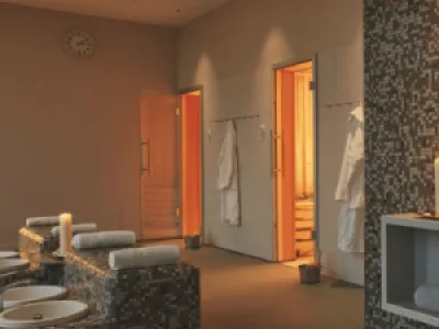 Institute SK - im Hyperion Hotel