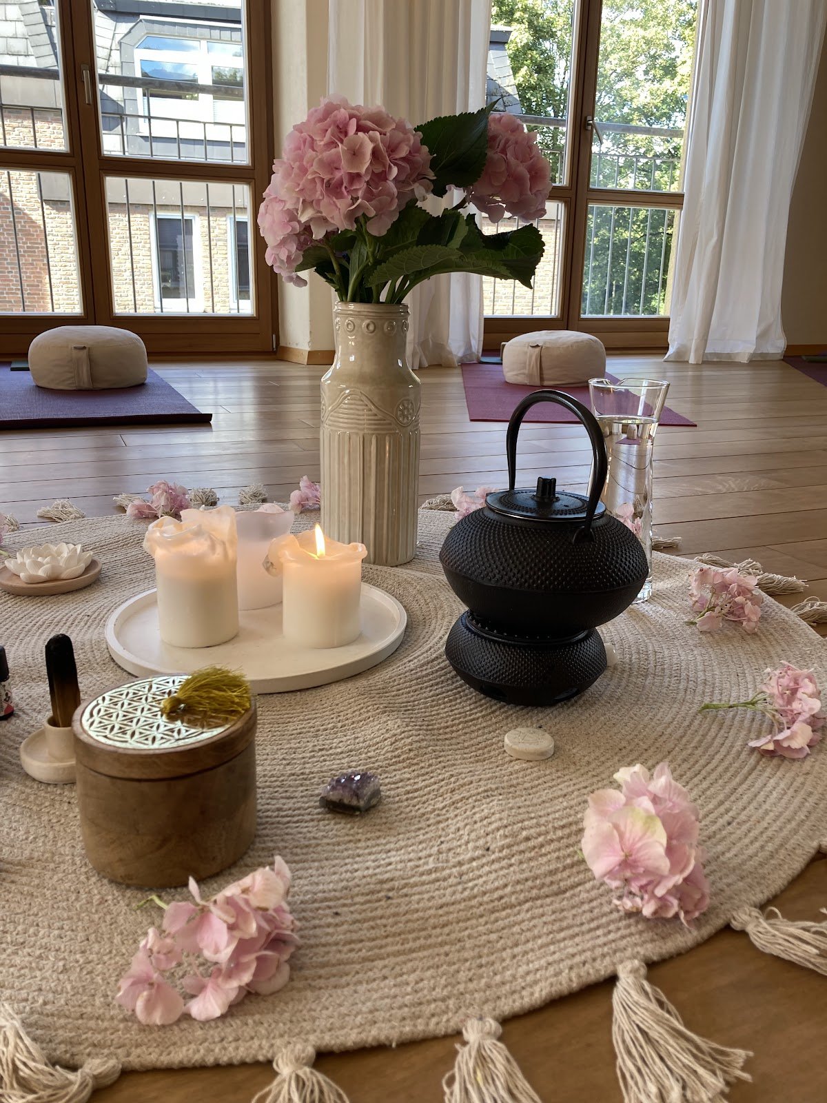 Julia Barr Yoga & Co - Art of Calm