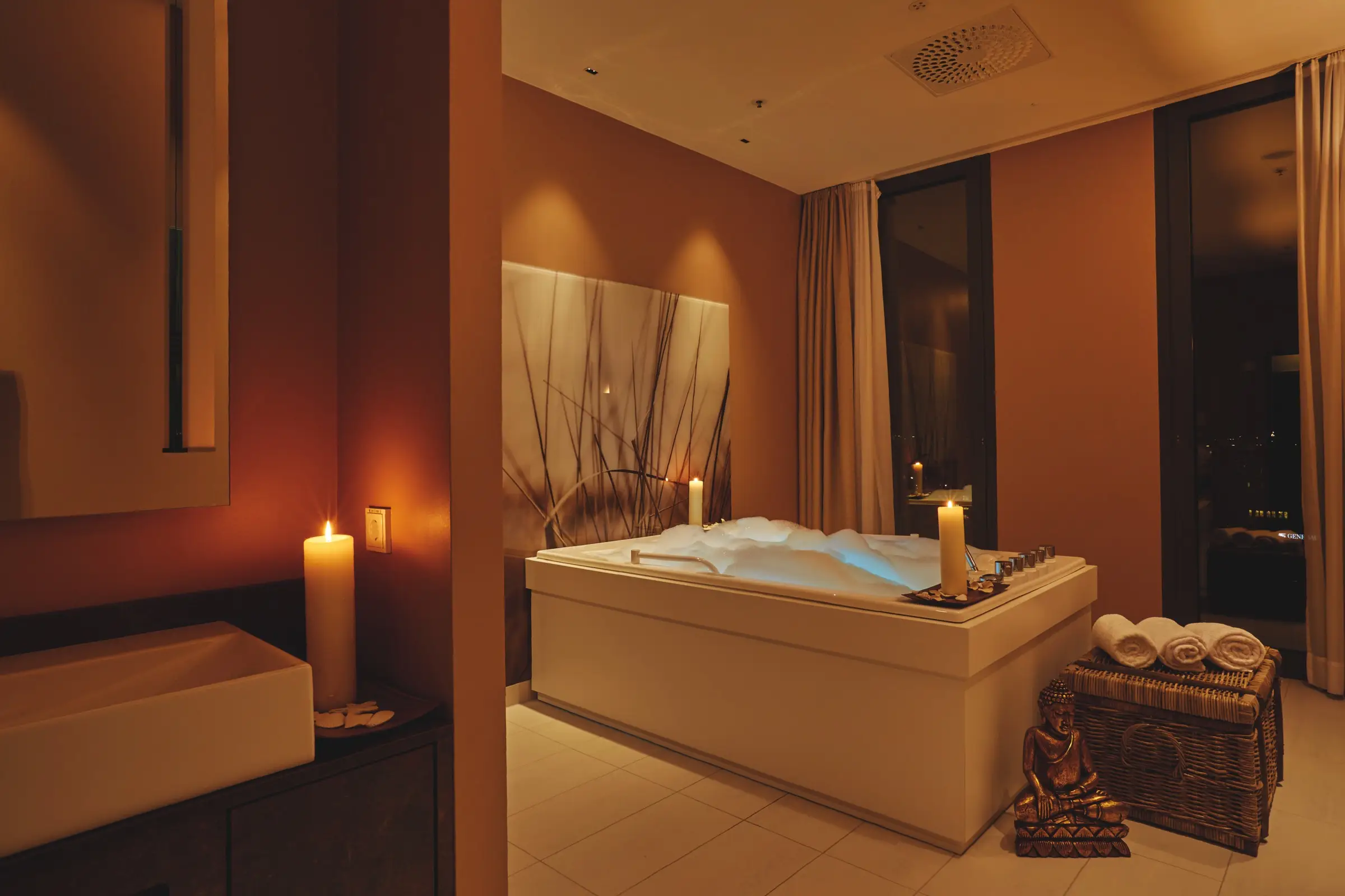Institute SK - im Hyperion Hotel
