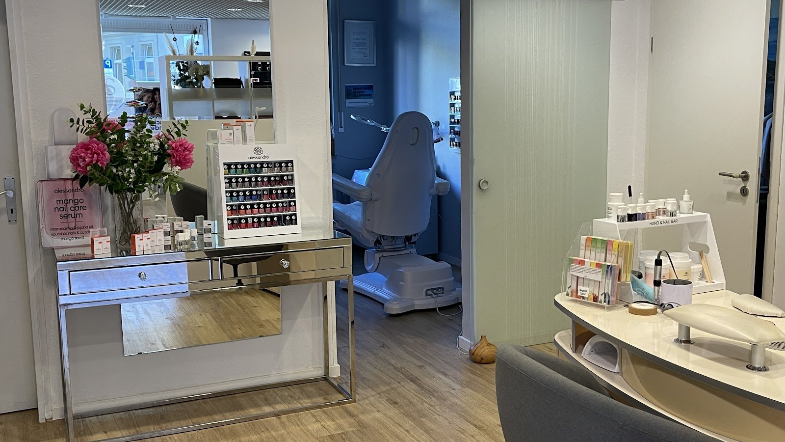 Beauty Symphonie secondary image