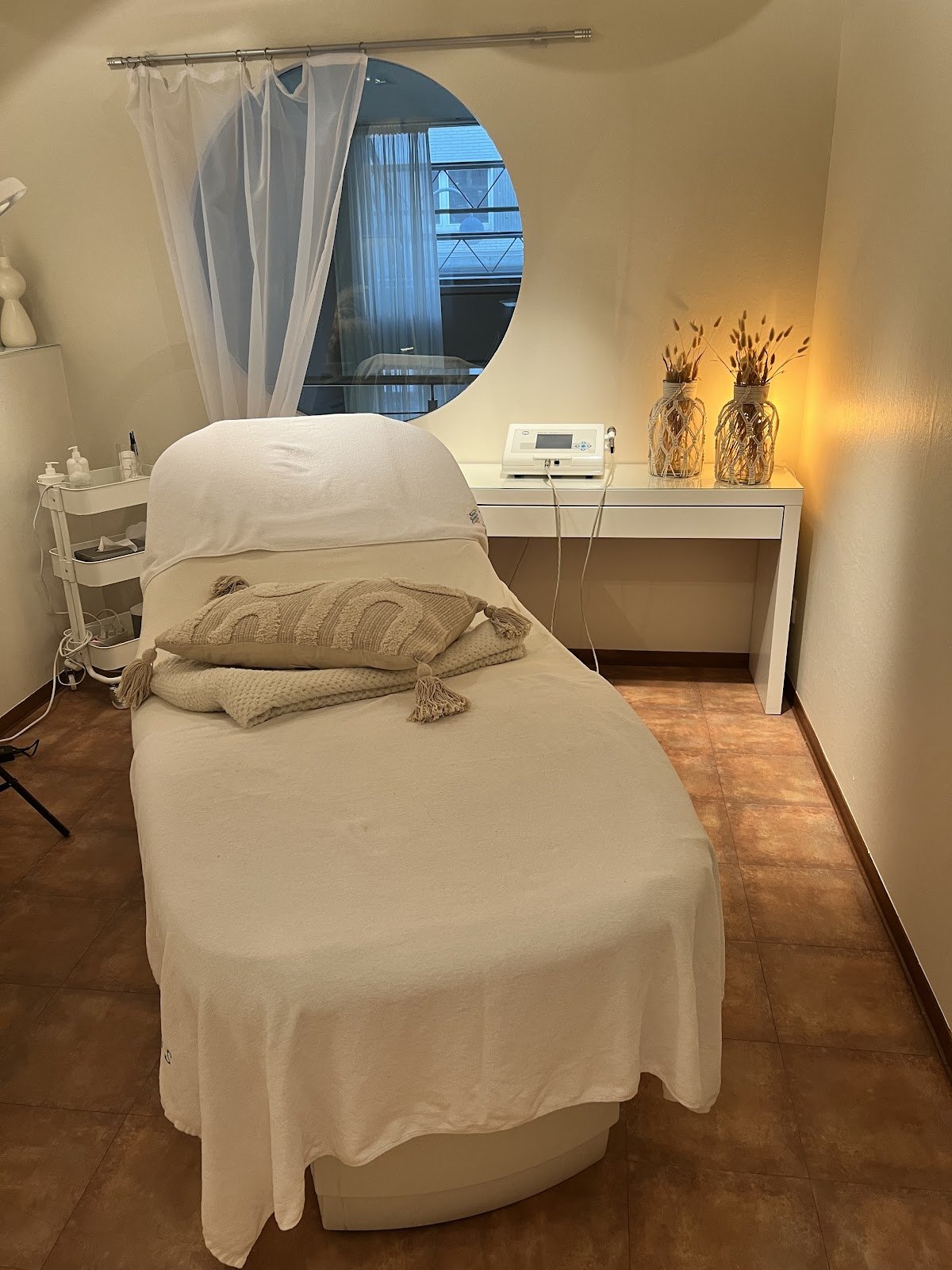 Apart beauty secondary image