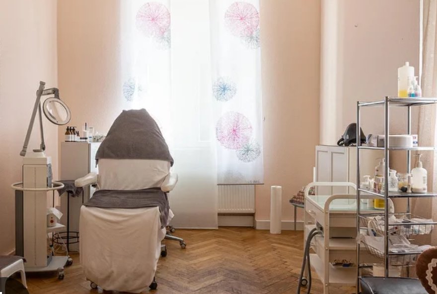 Waxing, cosmetics, pedicure - feelgood salon