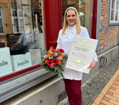 HOLISTIC BEAUTY Yvonne Zarndt secondary image