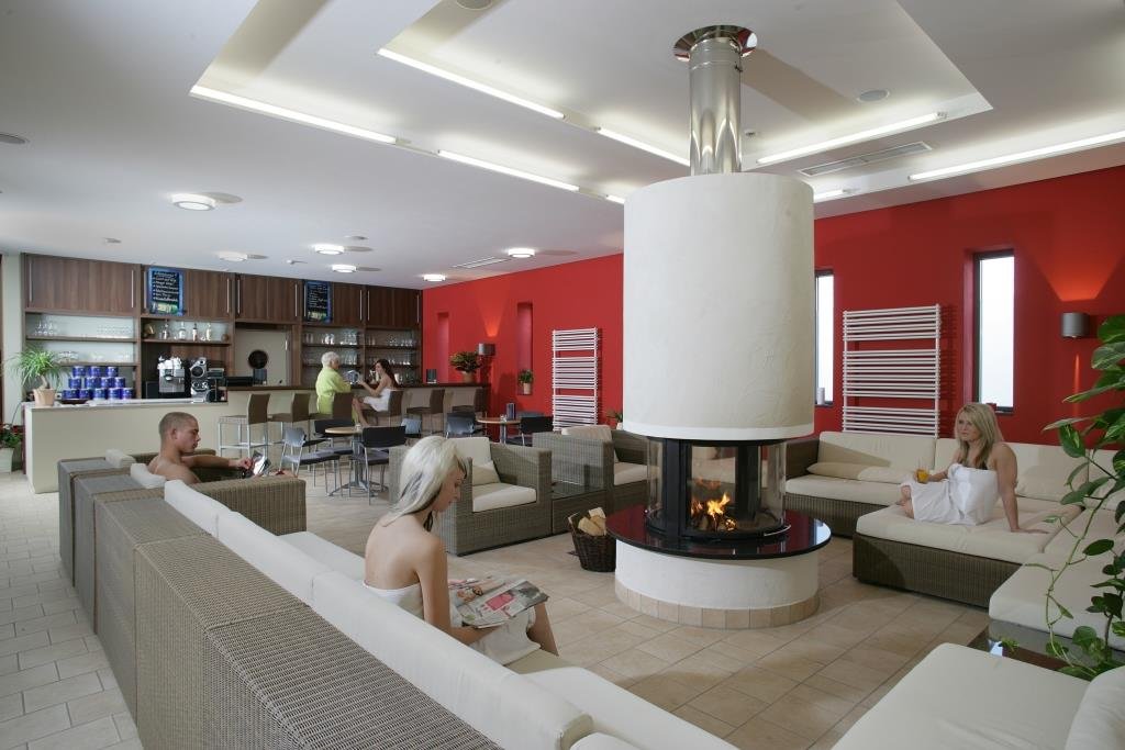 Sportzentrum am Taurastein - Schwimmbad - Sauna - Bowling - Gastronomie