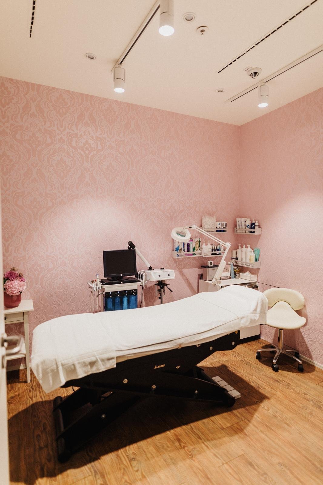 Eye candy - beauty matters secondary image