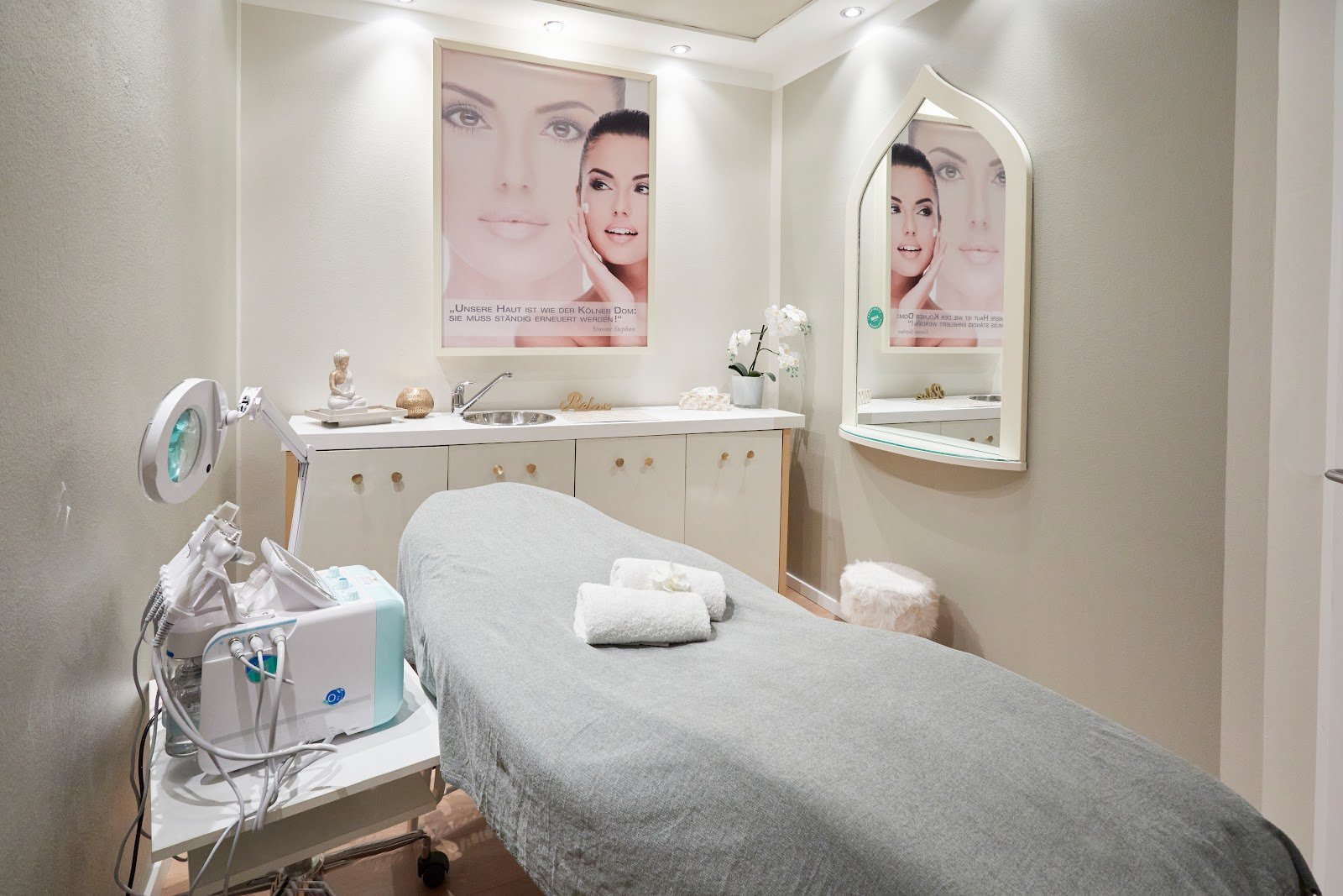 World of the senses secondary image