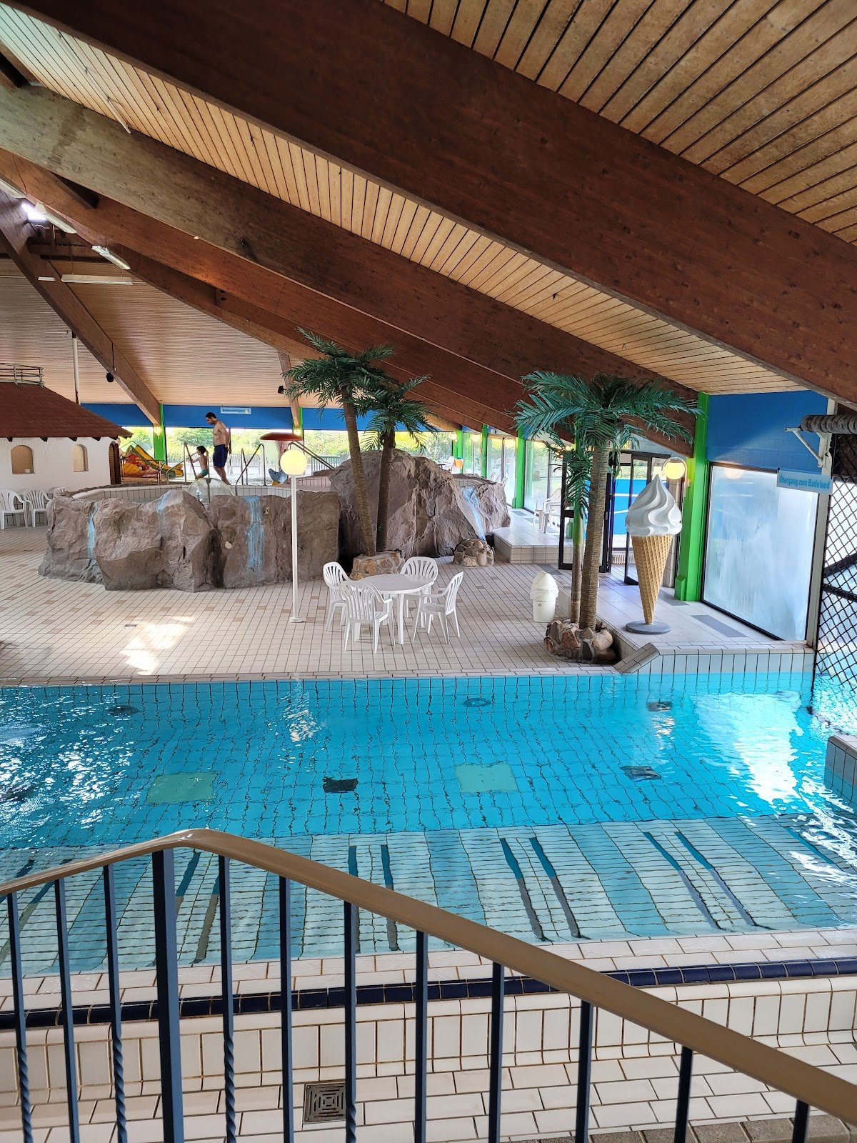 Salztal Paradies Erlebnisbad - Sauna - Eislaufhalle