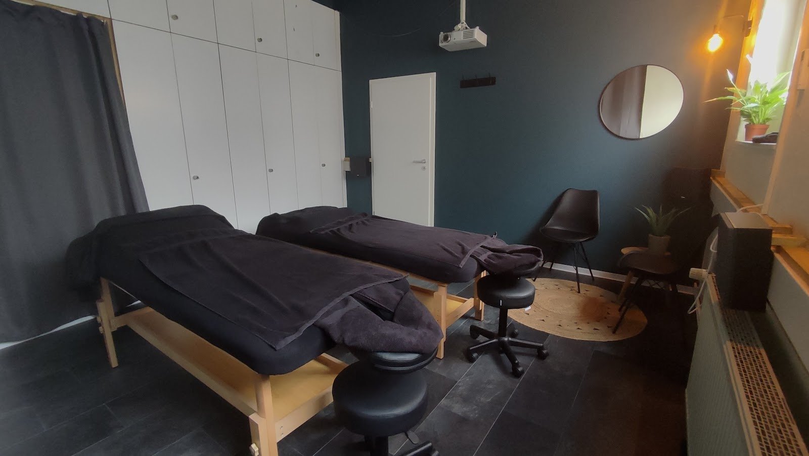 me-massage secondary image