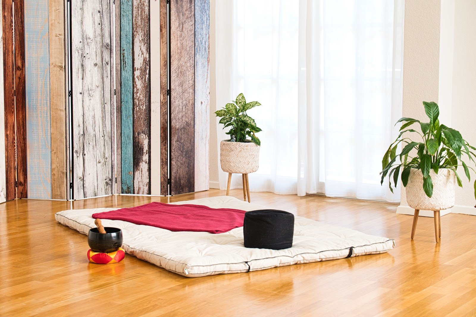 Be Light Yoga, Thai Massage & Acroyoga